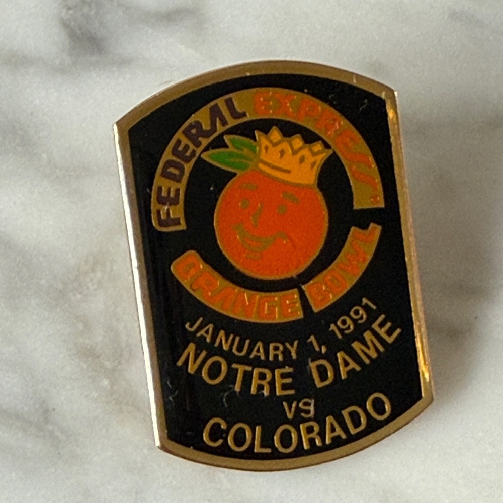 Notre Dame vs Colorado Commemorative 1991 Federal Express Orange Bowl Pin